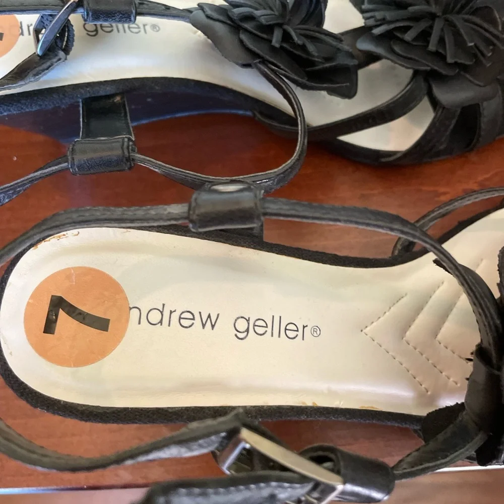 🌷🌷Two /,$20.00🌷🌷Black patent Slip on Sandals in Size 10W by Andrew Geller. - Picture 3 of 7